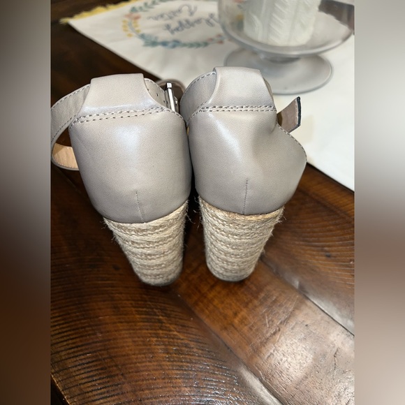 ❤️Big Buddha Tan Espadrille Wedges - Picture 7 of 13